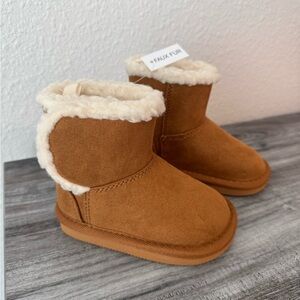 New Gap Cozy Tan Faux Fur Toddler Boots